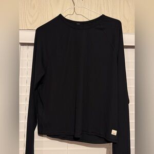 Vuori Black Ribbed Top so cozy and cute. Crispy black. Xl brand new condition
